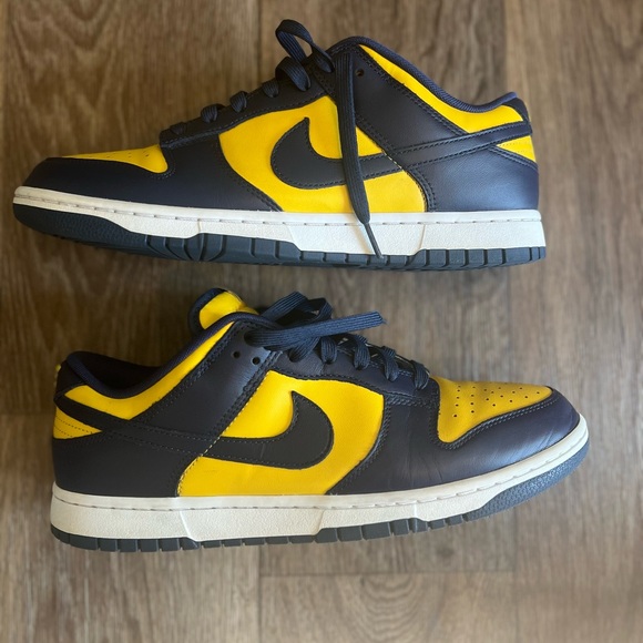 Nike Kids Shoes - Yellow and Black - Picture 3 of 5